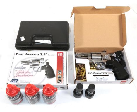 PURCHASER MUST BE 18 YEARS OF AGE OR OVERTwo Dan Wesson .177 Calibre CO2 Airgun Revolvers, numbered 12L62702 and 12L62703, ea