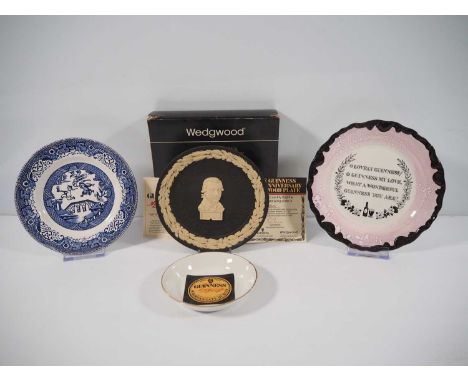 GUINNESS Advertising: Wedgwood 225th Anniversary Plate (1984), 'Willow Pattern' type plate limited edition of 7500 by Chinacr