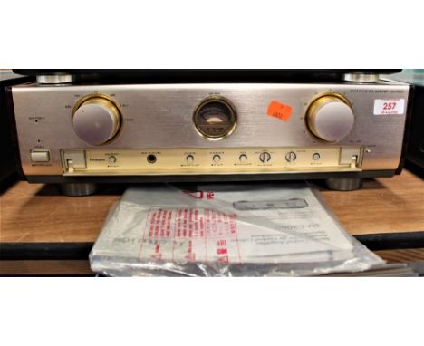 A rare technics amp - SUC3000 - nice silver and wood finish - beautiful item with exceptional sound
Not tested for functional