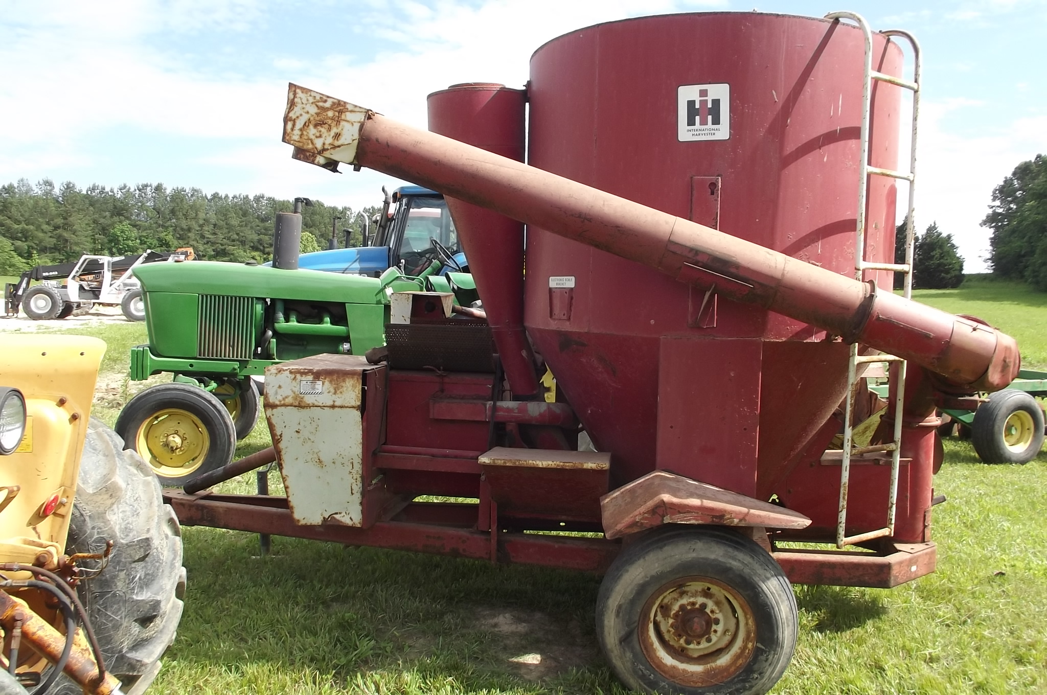 1150 International Grinder/Mixer