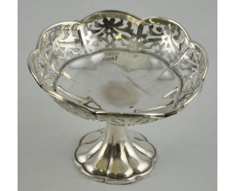An Edwardian silver footed bonbon dish, the pierced bowl with scalloped rim, Walker & Hall, Sheffield, 1912