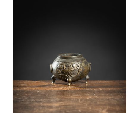 Kleines vierbeiniges Salzgefäß aus BronzeChina, späte Qing-DynastieL. 6,3 cmAus einer nordrhein-westfälischen Privatsammlung,