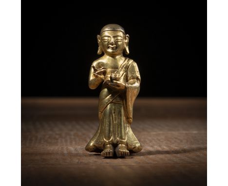 Feuervergoldete Bronze, möglicherweise SariputraTibet/China 19. Jh.H. 8,3 cmAus einer Süddeutschen Privatsammlung, vor 2007 e