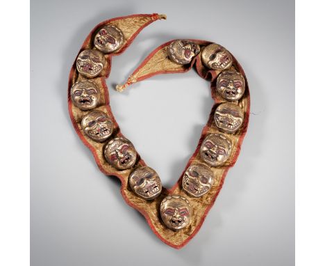 Ritualornament mit 13 Köpfen aus BronzeTibet, 19./ 20. Jh.L. 115 cmEuropäische Privatsammlung, gesammelt vor 2007 - Altersspu