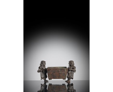 Weihrauchbrenner aus Bronze mit Griffen in Form von AusländernChina, Xuande-MarkeB. 22 cmEhemals aus einer deutschen Privatsa