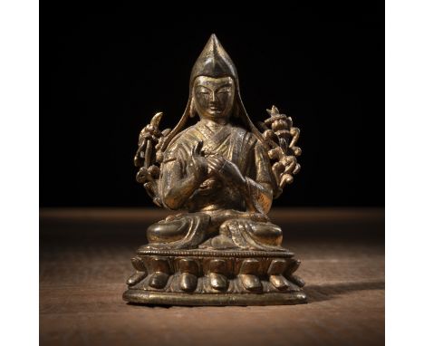 Feuervergoldete Bronze des TsongkhapaTibeto-Chinesisch, spätes 18. Jh.H. 11 cmAus einer Süddeutschen Privatsammlung, vor 2007