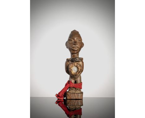Nkisi - Zauberfigur aus der Sammlung Robert Visser (1860 - 1937)Zaire, Yombe, vermutlich vor 1903H 19 cmAuf viereckigem Socke