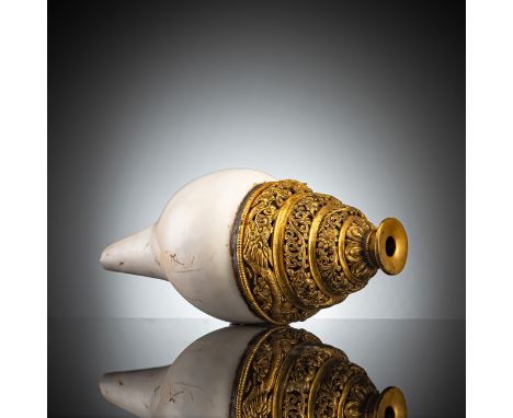 Rituelles Blasinstrument aus einer weissen Seeschnecke (tib. dung dkar)Tibet, Mundstück 18. Jh.L. 22,8 cmDiese Instrumente we