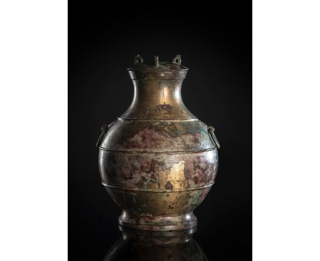 Archaische Ritualbronze vom Typ 'hu' mit FeuervergoldungChina, spätere Zeit der Streitenden Reiche 'Zhanguo', 4. - 3. Jh. v. 