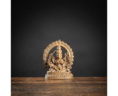 Bronze einer tantrischen GottheitNepal, spätes 19. Jh.H. 9,7 cmAus einer Süddeutschen Privatsammlung, vor 2007 erworbenAlters