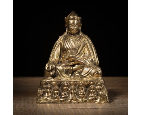 Feuervergoldete Bronze eines LamaTibetH. 15,5 cmAus einer europäischen Privatsammlung, vor 2007 erworbenMinim. berieben