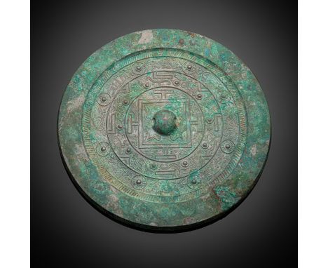 Sogen. TLV-Spiegel aus Bronze, partiell grünlich patiniertChina, Han-DynastieD. 20,4 cmBedeutende bayerische Privatsammlung, 