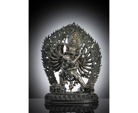 Große Bronze des VajrabhairavaTibet, 19./ 20. Jh.H. 65 cmIn pratyalidhasana auf einem separaten Gusssockel stehend, der aus v