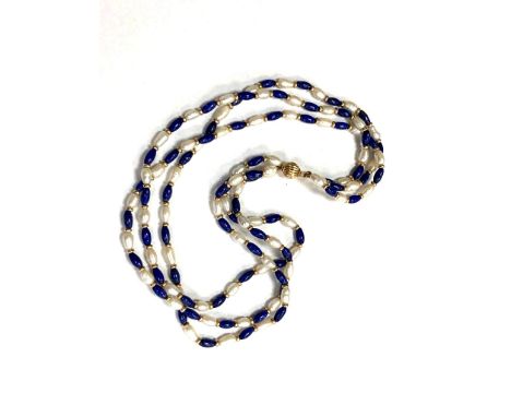 A triple strand pearl and lapis lazuli necklace with gold catch and gold beads 