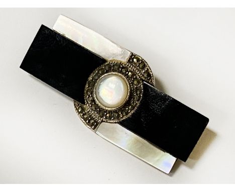 VINTAGE ART DECO BROOCH