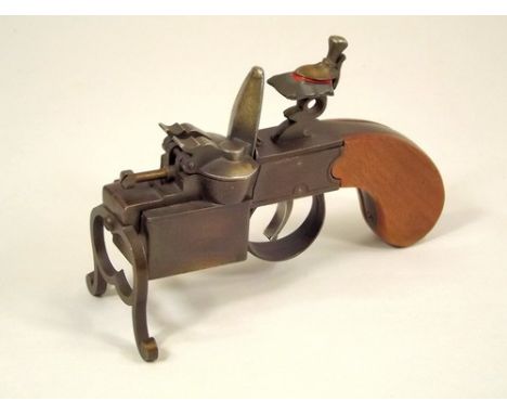 DUNHILL LIGHTER.
A 1940s Dunhill flintlock tinder pistol cigarette lighter.