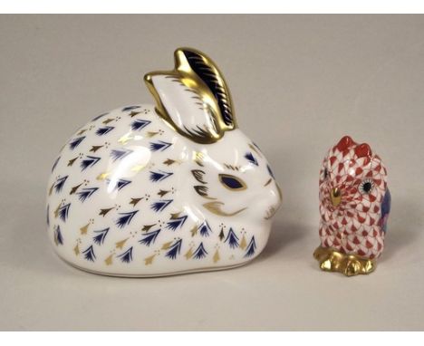 ROYAL CROWN DERBY.
A Royal Crown Derby rabbit paperweight, with gilt button & a miniature Herend hand painted owl.