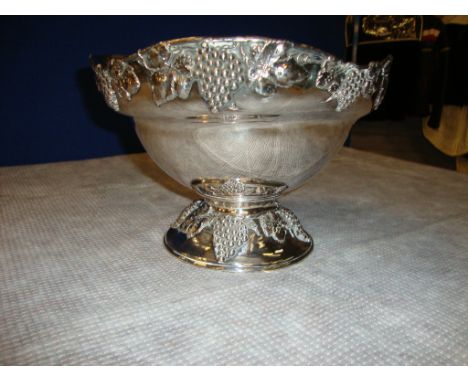 Sterling silver fruit bowl, approx. 8" tall, diameter approx. 11.5", total weight approx. 980 grams, with an American hallmar
