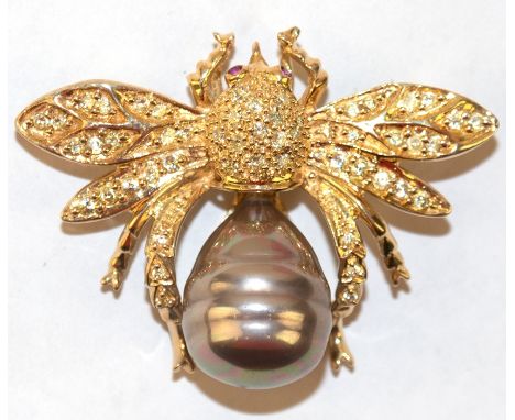 Brosche/ Anhänger "Hummel“ aus vergoldetem 925er Silber, mit großer, grau-brauner Perle ca. 1,4 x 1,2 cm und weißem und gelbe