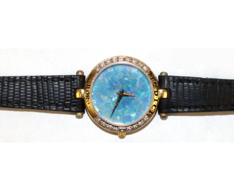 Damen-Armbanduhr "Medici Doro", 750er GG, besetzt mit 17 Diamanten,  mit Opal-Zifferblatt mit seitlichem Riß, rücks. Monogram