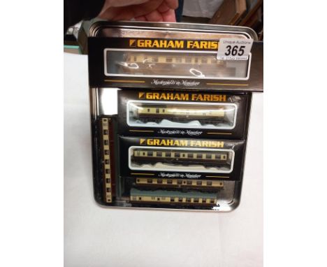 A Graham Farish N gauge 371-626B GWR railcar No 22 shirt button chocolate cream with coaches.