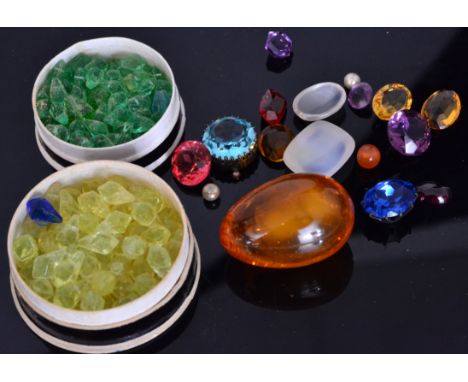 A small parcel lot of assorted loose stones and agates to include amethyst, citrene and other semi-precious examples. 