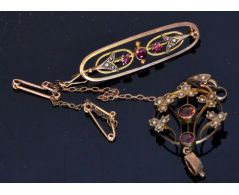 An Edwardian 9ct garnet and seed pearl pendant, the circular frame centred by a round collet set garnet and surrounded by fou