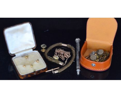 A small parcel lot of 9ct and 18ct jewellery and dress studs to include a 9ct rose gold curb link chain, two 9ct dress studs,