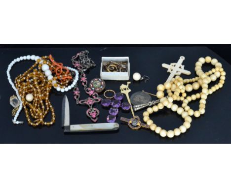 A small parcel lot of assorted jewellery and other items to include a small enamelled Icon, an amethyst set cross, a paste ne