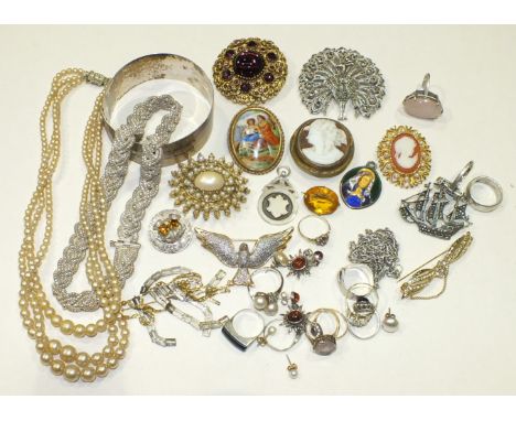 A Sterling silver bangle, a 925-silver necklace of plaited chains, various silver rings and other silver jewellery and a smal