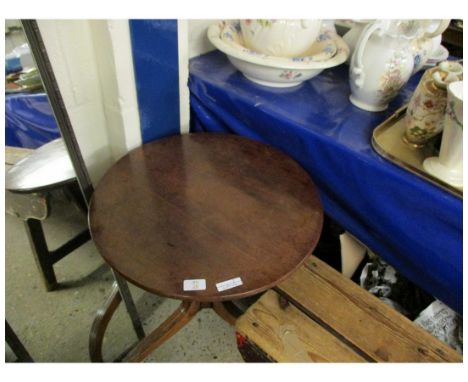 19TH CENTURY MAHOGANY CIRCULAR TOP WINE TABLE WITH SPLAYED TRIPOD BASE 