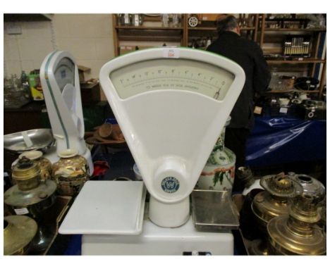 WALKER BROS ENAMEL SET OF SHOP SCALES 