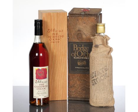 BRIDGE OF ORCHY Blended Scotch whisky bottled by Roderick J. Macdonald. 26 2/3 fl.ozs, 75.7cl, 70°proof. In wooden presentati
