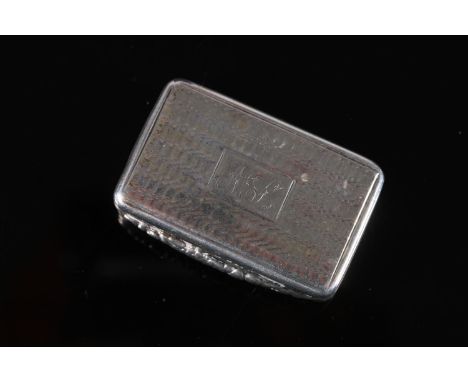 William IV antique silver vinaigrette or rectangular form with rounded corners, the top and bottom surfaces with engine turne