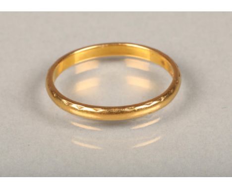 22ct gold plain wedding band, ring size O, 2.2g. 