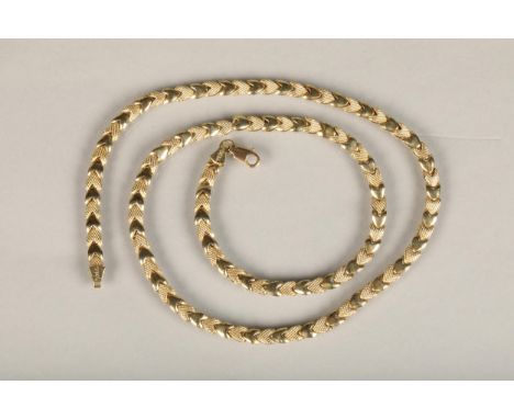 Turkish 14ct yellow gold fancy link neck chain with alternating textured and plain heart shaped links, makers mark 'Sozer', 1