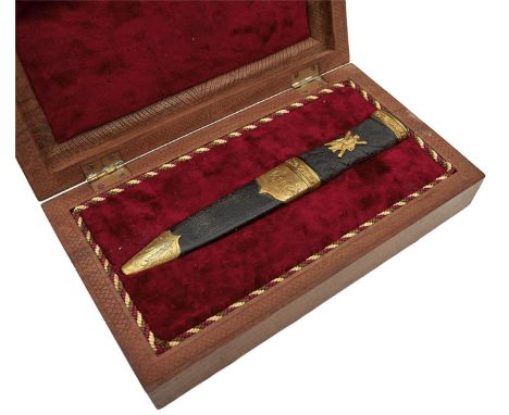 A PRESENTATION QUALITY CASED SEAFORTH HIGHLANDERS OFFICER'S SGIAN DUBH, 12.25cm fullered blade with faceted back edge and fin