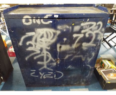 A Vintage Snap On Metal Tool Cabinet with Four Inner Shelves.