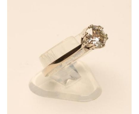 A SOLITAIRE DIAMOND RING, the brilliant cut stone of approximately 0.85cts, claw set to a plain 18ct gold shank, size M