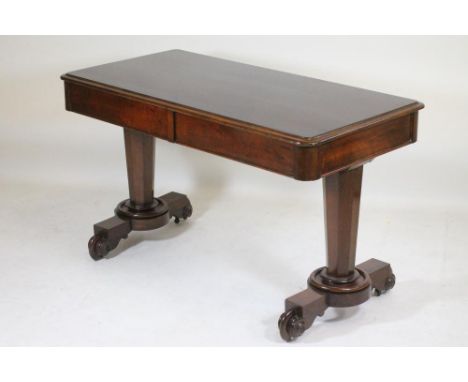 AN EARLY VICTORIAN MAHOGANY PILLAR END SIDE TABLE, of rounded oblong form with moulded edged top, two frieze drawers, raised 