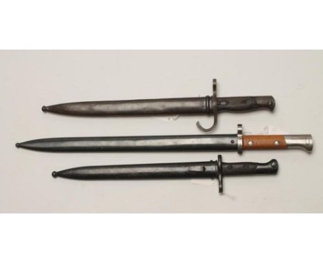 A PORTUGUESE MODEL 1904 BAYONET, with 11" blade stamped SIMPSON & CO. SUHL, two piece wood grip and steel scabbard, together 