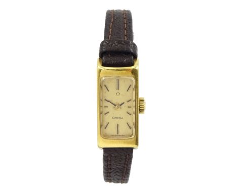 Omega ladies 18ct gold manual wind wristwatch, Cal. 730, stamped 18K, with Helvetia hallmark, on brown leather strapCondition