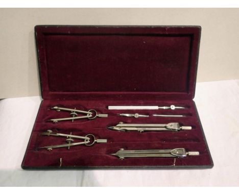 Cased drawing set. P&amp;P Group 1 (£14+VAT for the first lot and £1+VAT for subsequent lots) 