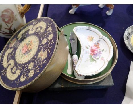 Two vintage boxed Royal Crown Derby fruit knives. P&amp;P Group 2 (£18+VAT for the first lot and £3+VAT for subsequent lots) 