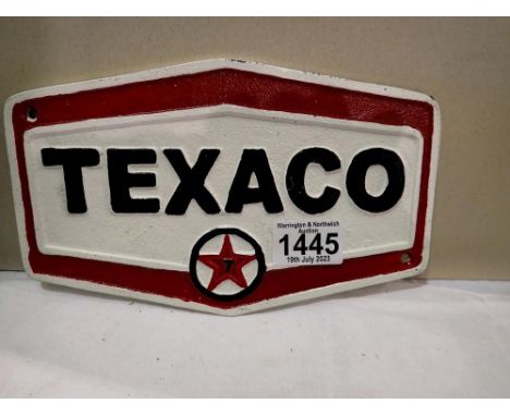 Cast iron hexagonal Texaco plaque, W: 20 cm. P&amp;P Group 1 (£14+VAT for the first lot and £1+VAT for subsequent lots) 