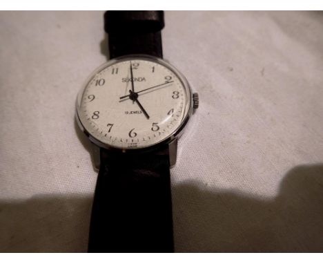 SEKONDA: mechanical 17 jewel gents wristwatch with white face and black leather strap. P&amp;P Group 1 (£14+VAT for the first