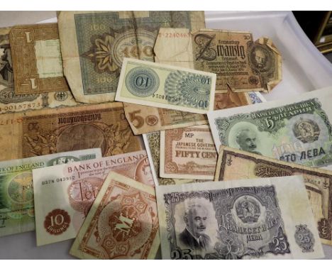 Mixed World banknotes, including a Fforde 10 shilling note. P&amp;P Group 1 (£14+VAT for the first lot and £1+VAT for subsequ