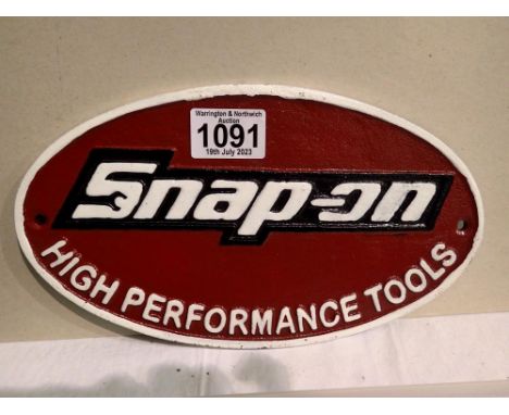Cast iron Snap-On tools plaque, W: 25 cm. P&amp;P Group 1 (£14+VAT for the first lot and £1+VAT for subsequent lots) 