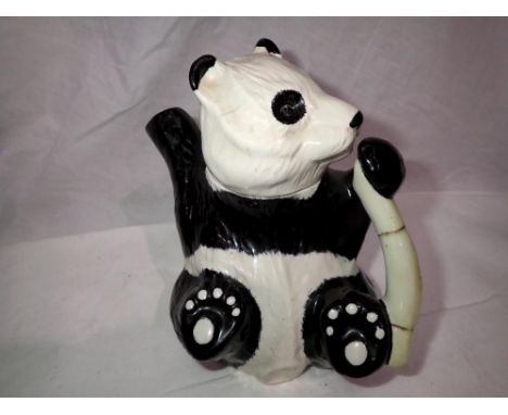 Beswick panda tea pot. P&amp;P Group 2 (£18+VAT for the first lot and £3+VAT for subsequent lots) 
