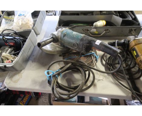 A Makita 9069 angle grinder/angle cutter 240 volt with various grinding discs